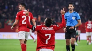 كاف يحيل أحداث مباراة الأهلي والجيش الملكي إلى مجلس التأديب للتحقيق في المخالفات